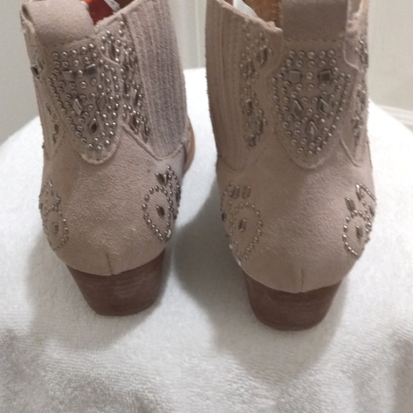 BiBi Lou Beige Studded Ankle Boots Sz 36 or Sz 5.5, Suede - Picture 4 of 7